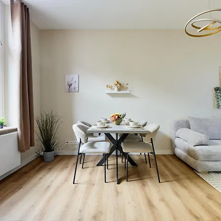 Casa Mia-neuss-due-messe-hbf-zentrum-hafen-fuer-4 Apartment Neuss